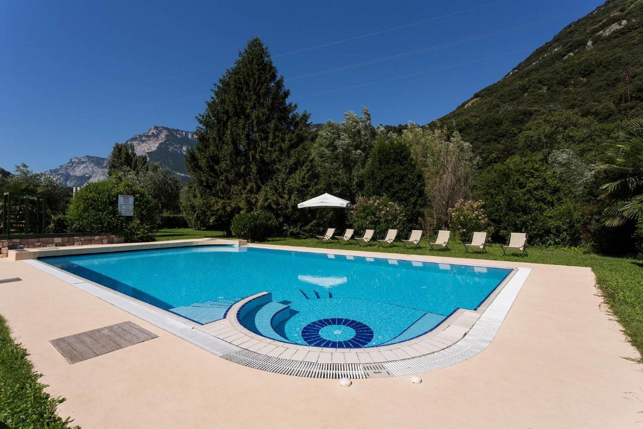 Hotel Due Laghi Padergnone Exterior photo