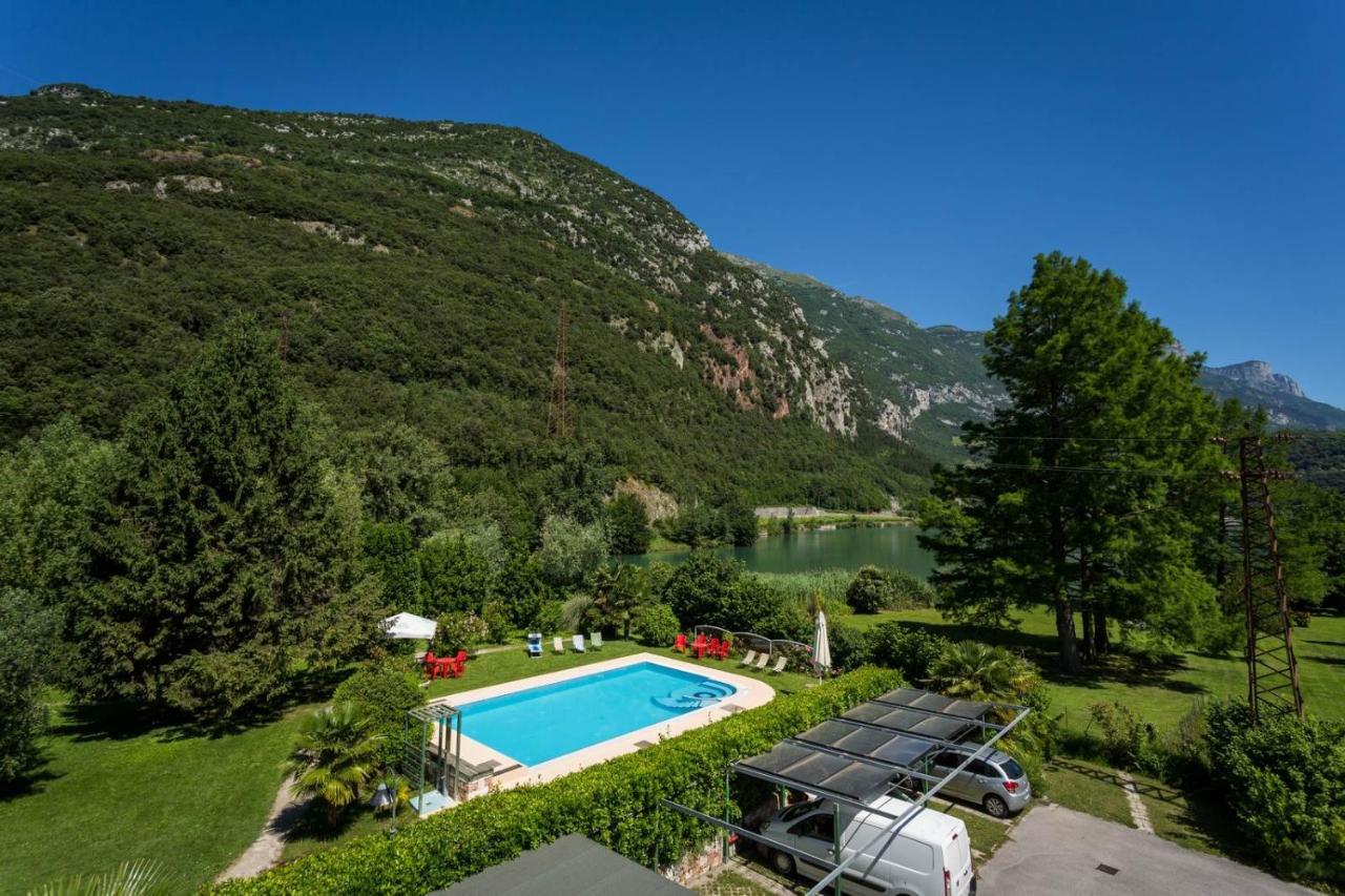 Hotel Due Laghi Padergnone Exterior photo