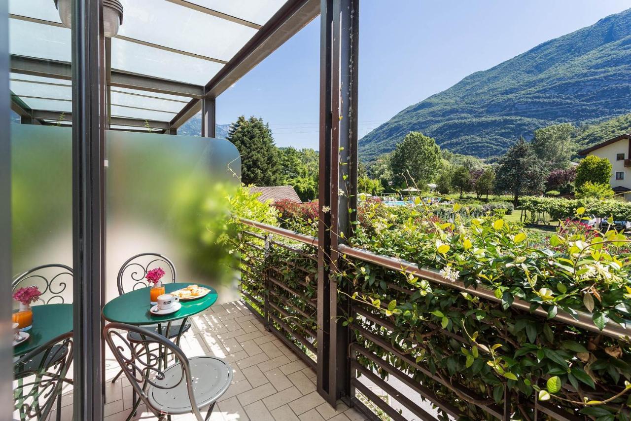 Hotel Due Laghi Padergnone Exterior photo