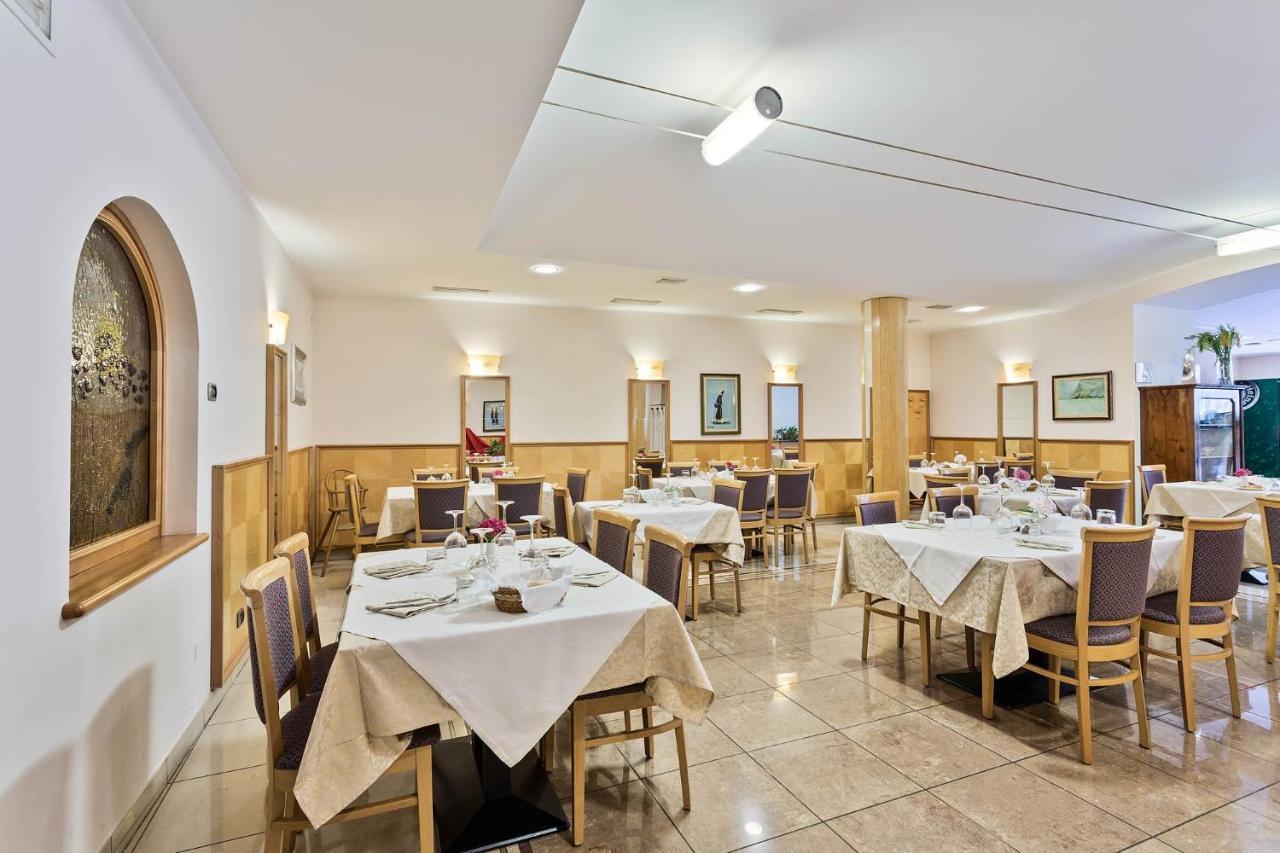 Hotel Due Laghi Padergnone Exterior photo