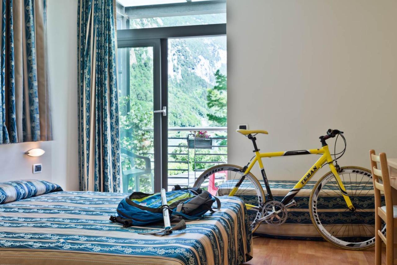 Hotel Due Laghi Padergnone Exterior photo