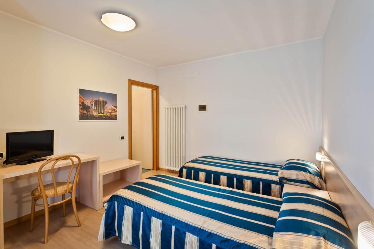 Hotel Due Laghi Padergnone Exterior photo