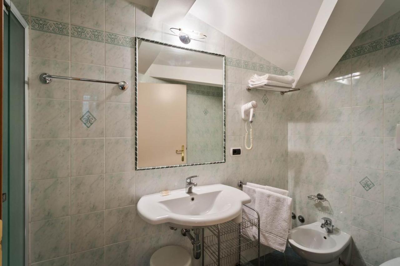 Hotel Due Laghi Padergnone Exterior photo