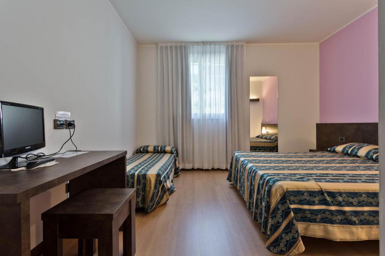 Hotel Due Laghi Padergnone Exterior photo